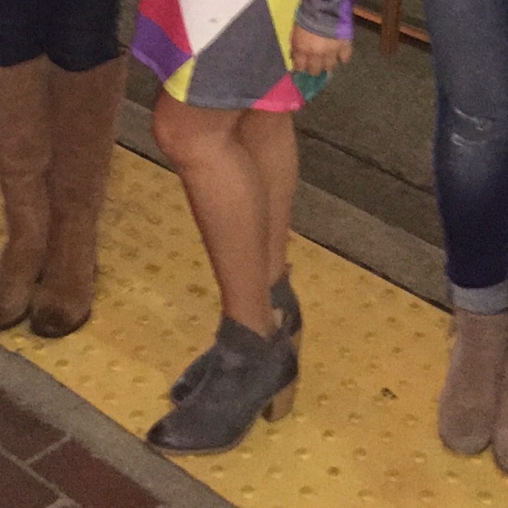 Qupid Gray Wedge bootie size 8.5